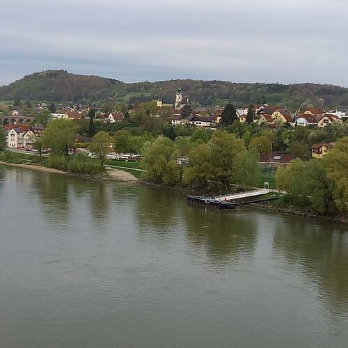 Blick von der Donaubrücke auf Emmersdorf